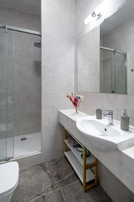 Charming Apartment In Calm And Central Area Cracovia Exterior foto